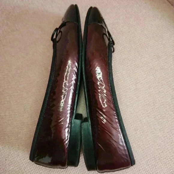 CHANEL Authentic CC Burgundy + Black Patent Leather Bow Ballet Flats Size 5 | 35 - Picture 7 of 11